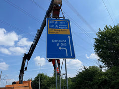 Montage von Klein- und Großverkehrszeichen (auch über 1,5 m2)