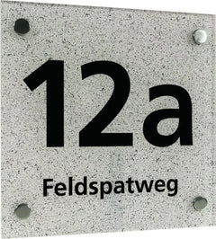 Hausnummernschild mit Straßenangabe, Acrylglas, Schrift schwarz, 200x200 mm