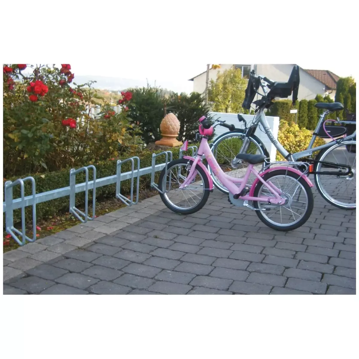 Fahrrad Reihenparker Wandbefestigung zum Andübeln verzinkt, Fahrradeinstellung links oder rechts 45°, verzinkt, Aufdübeln