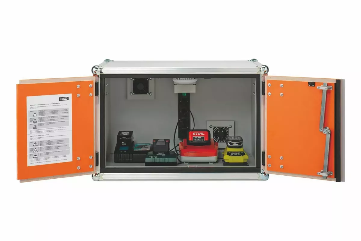 Akku-Ladeschrank, Li-SAFE 8/5 Premium, L.890 x B.660 x H.620 mm, 1 vier-fach 230 V Steckdose, Stapelfüßen, Rauchmelder, Lüftung und Alarmierung